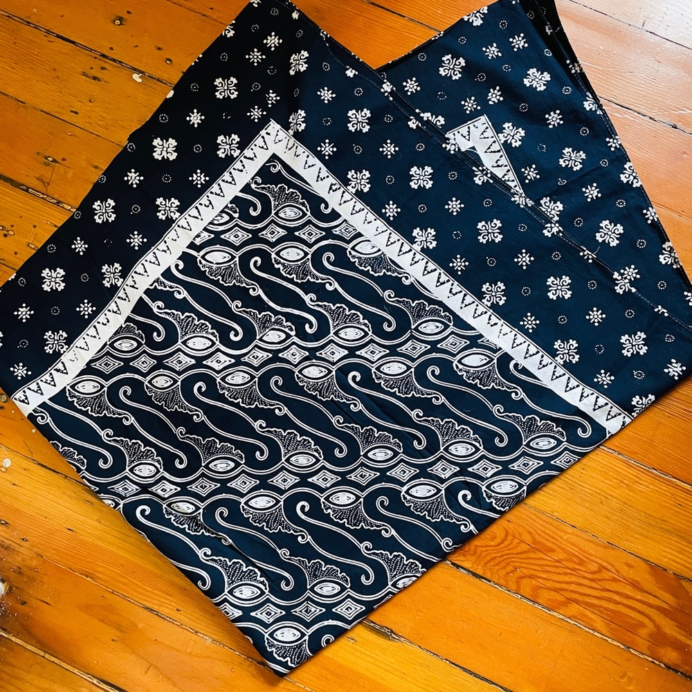 Patterned Sqaure Scarf - image 2